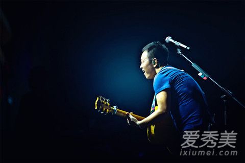 曾梦想仗剑走天涯是什么歌谁唱的 曾梦想仗剑走天涯歌词