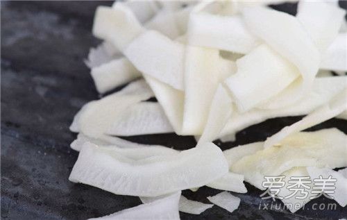 椰子片适合做零食吗 椰子片热量高吗