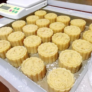月饼皮怎么做才软窍门 广式月饼皮的做法及配方