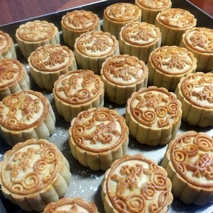 月饼皮怎么做才软窍门 广式月饼皮的做法及配方