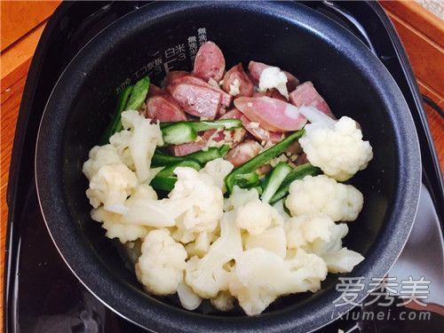 腊肠煮饭怎么做好吃 腊肠饭怎么做电饭煲