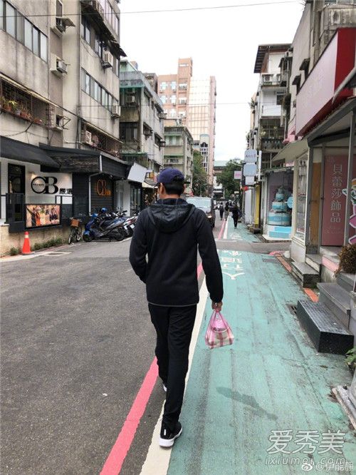 伊能静与儿子合影 两人似姐弟对话非常有爱