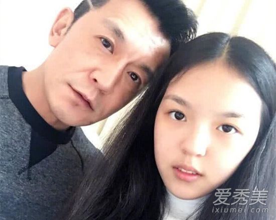 李咏女儿晒泳装照 本尊终于回应了到底说了什么