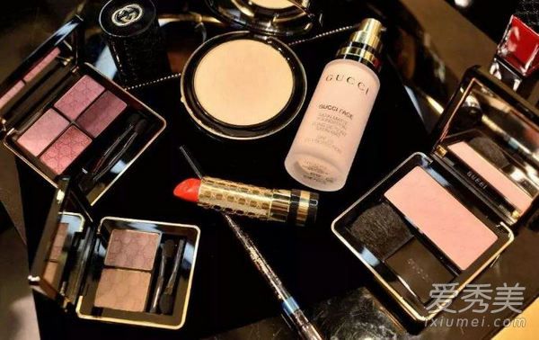 ���ڻ�ױƷ��ʲô���� ���ڻ�ױƷ�Ǹ���������ʪ����