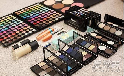 ���ڻ�ױƷ��ʲô���� ���ڻ�ױƷ�Ǹ���������ʪ����