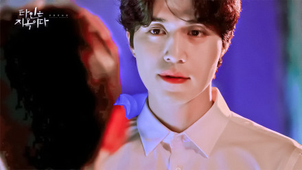 ���˼����������� �Դ��ں�ɫ�ŵ����ٶ�ƾ��ֵȦ�ۣ�