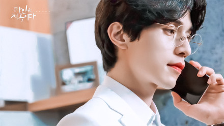 ���˼����������� �Դ��ں�ɫ�ŵ����ٶ�ƾ��ֵȦ�ۣ�