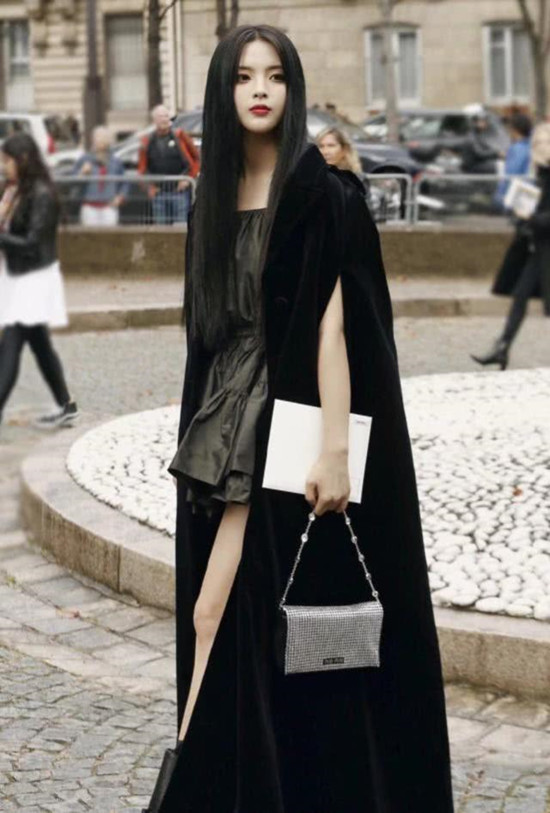 杨超越看秀造型什么样子 这到底是怎么回事?