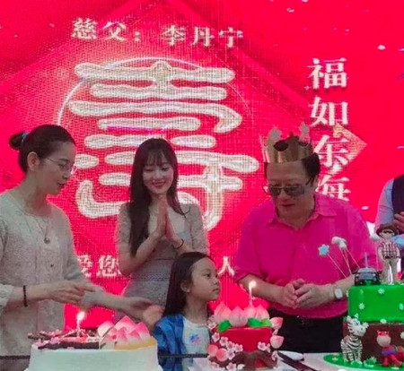 李小璐妈妈更新动态是什么情况 李小璐妈妈更新动态说了什么
