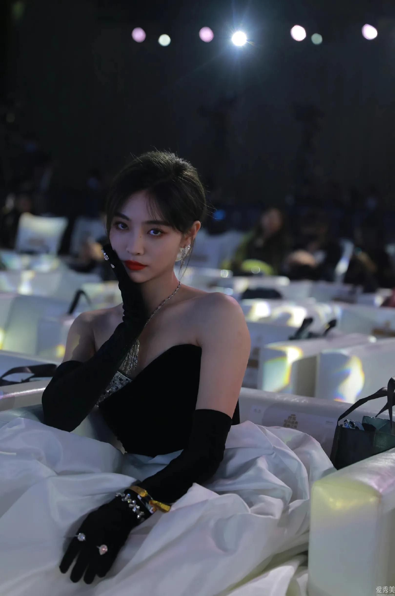 �Ѻ�ʢ�᣺Angelababy��ѹ������֥��������¦���촩�����ߺ�̺