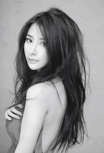 熊乃瑾《男人装》性感妖娆写真