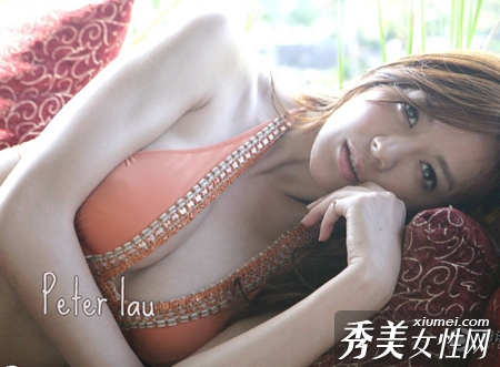 周韦彤喷血性感比基尼照 尽显完美曲线