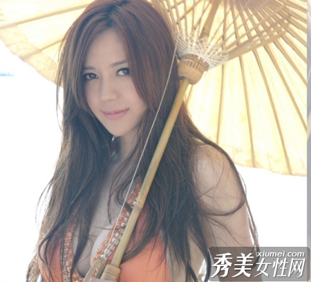 周韦彤喷血性感比基尼照 尽显完美曲线