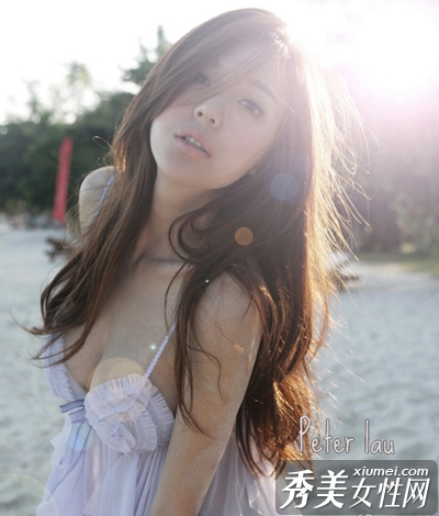周韦彤喷血性感比基尼照 尽显完美曲线