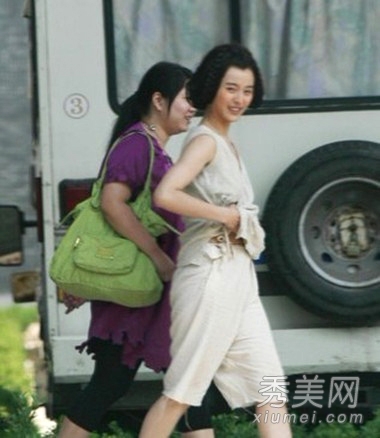 曝光十位大牌女星街拍不雅照