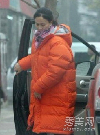曝光十位大牌女星街拍不雅照