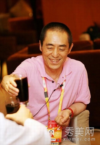 演员曝张艺谋再婚并育有三子女 岳母常炫耀