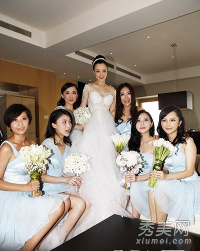 李小璐贾乃亮大婚现场照曝光 挺大肚拥吻