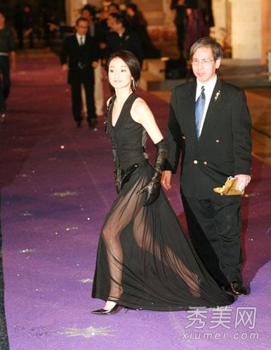 玩透视装不慎露底裤的10大女星