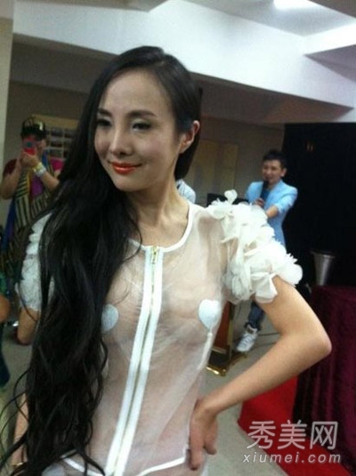 ����¶���չ����� ����Ů�ǿ�������λ