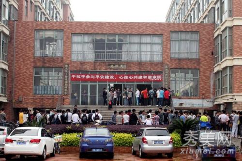 �ϲ����մ�ѧ���ָ�ʬ �а�Ůװ��������