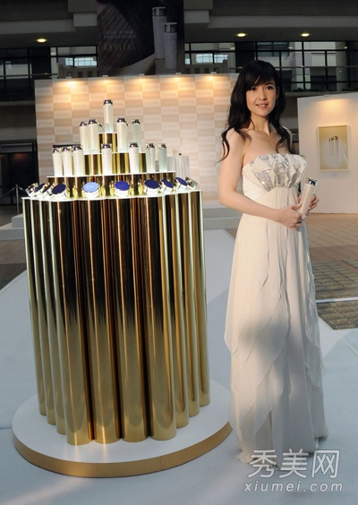 周慧敏惊艳《天天向上》 盘点女神气质装扮