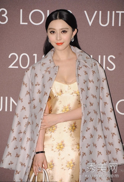 Ů���ļ���V��ȹ���� ¶���߹�����ҵ��