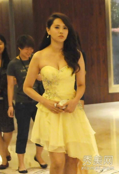 Ů���ļ���V��ȹ���� ¶���߹�����ҵ��