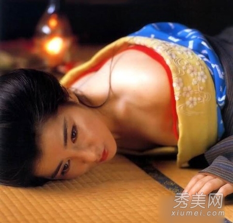 �ձ�����AVŮ�����а��¯ �Ծ���δ�ϰ�