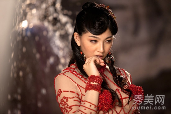 女星裸胸斗奶 12大胸器女星谁与争锋