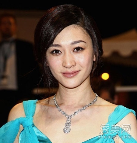 ͼ��Ϊ��Ӱ������Ů����