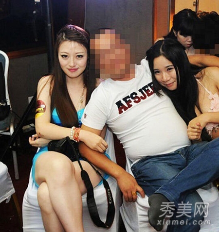 CJ嫩模陷“游艇门”现场堪比海天盛筵