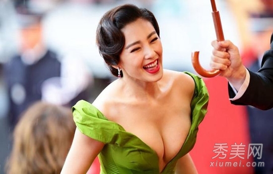 �������ݶ���D�ֱ� 10���������Ů��