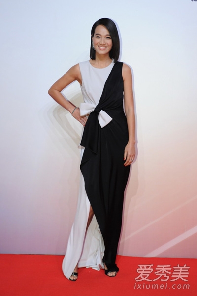 2014微博之夜红毯 baby老气高圆圆最美