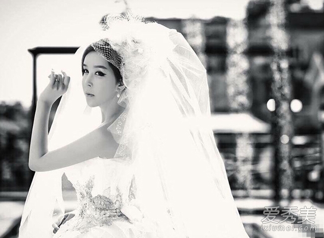 韩国变性女星河莉秀唯美婚纱照 性感动人