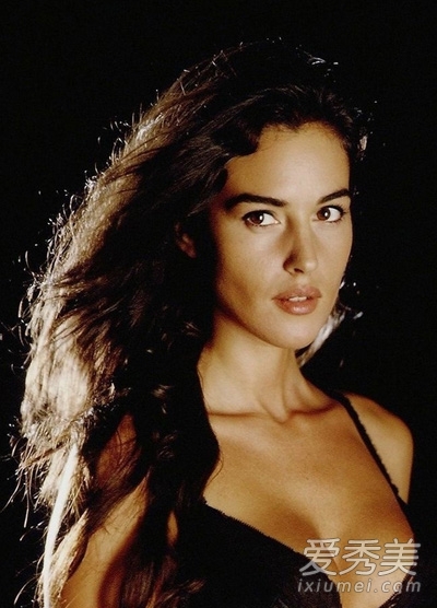 人间胸器莫妮卡美乳合集 张张都胸器逼人