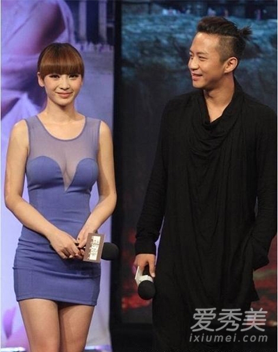 柳岩袒胸露乳瞬间 性感身材秒杀宅男