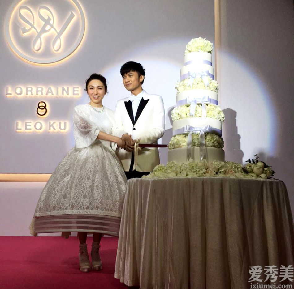 古巨基大婚!姐弟恋21年新娘感动哭成泪人_古巨基老婆