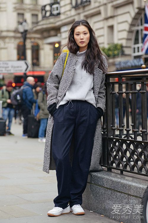 宽松毛衣配什么外套 宽松毛衣打底穿什么外套_宽松毛衣怎么搭配外套