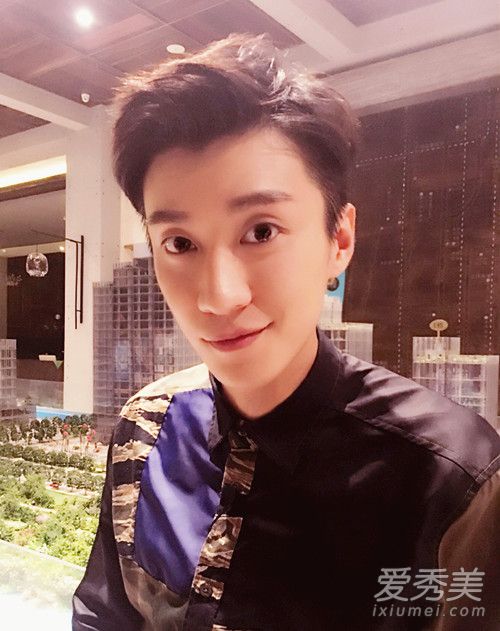 乔任梁追悼会上乔父悲痛万分:我们不怪你 永远爱你_乔任梁父母照片