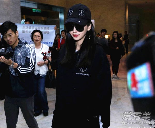 Angelababy挺七个月孕肚亮相 身材依旧纤瘦_Angelababy大肚照