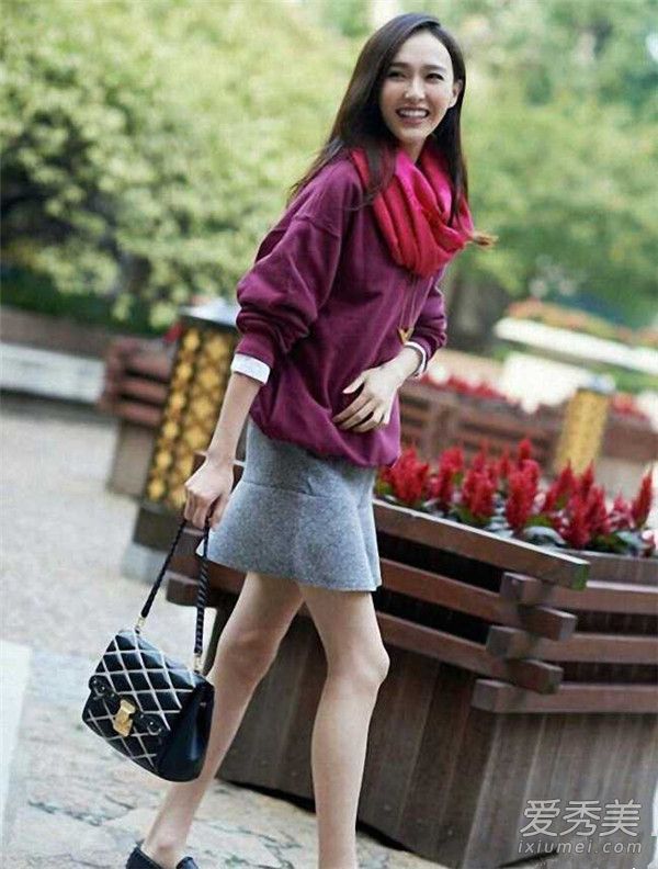 卫衣里面穿什么好 卫衣这样穿就很百搭