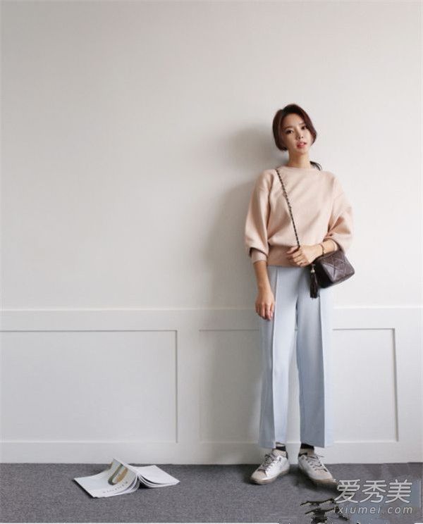 卫衣里面穿什么好 卫衣这样穿就很百搭