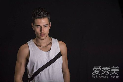 水瓶座男生性格怎么样?水瓶座男生性格特点