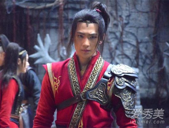 �䶯Ǭ�����Ӿ�Ů������˭ �䶯Ǭ��Ů���������찮����������