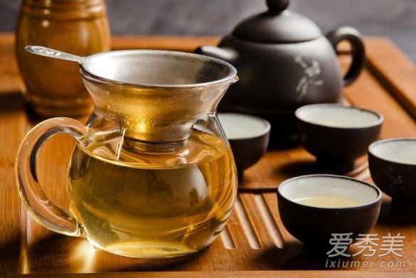 莲子心泡茶有什么好处 莲子心泡水喝的五大功效