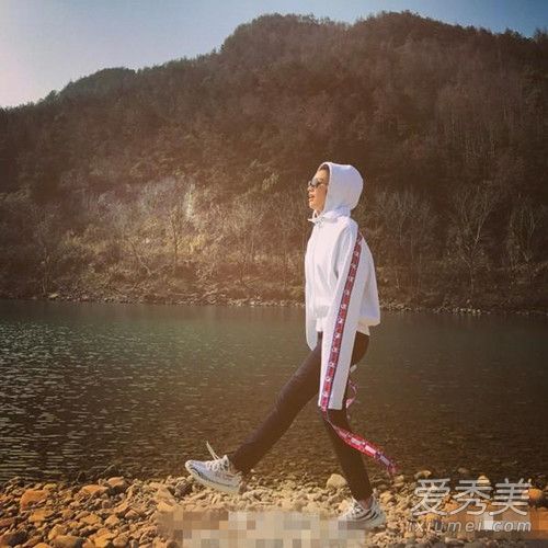 yeezy��ʲô������˭��Ƶ� adidas yeezy�¿��ֻ��۸�