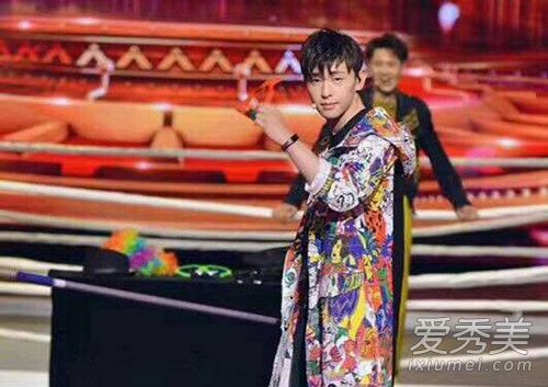 �������ڶ����к�Ļ�� �������ڶ����ܾ����ﳪ����