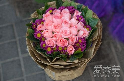 2017教师节送老师什么花比较好 教师节送老师花送多少朵