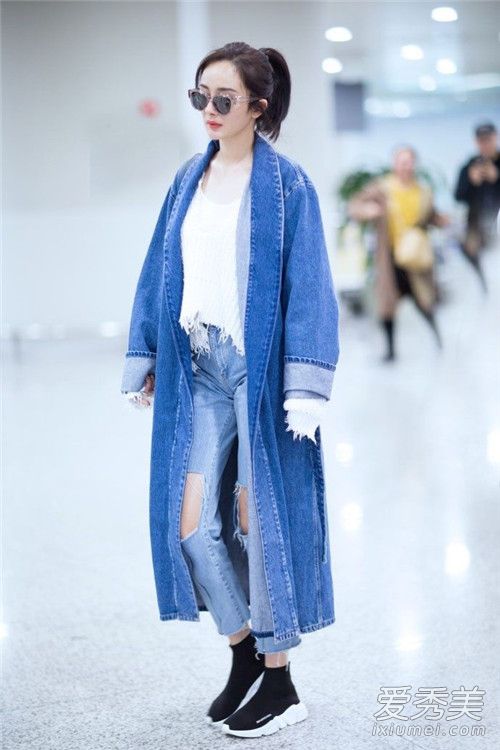 杨幂大头贴旧照 杨幂最新机场照2017